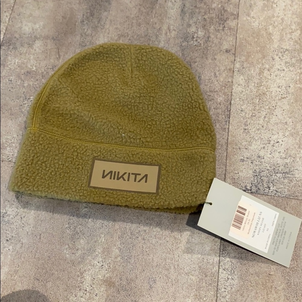 GREEN BEANIE NEW